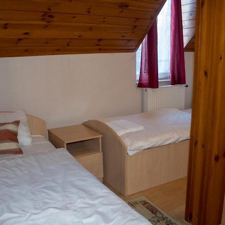 Bed and Breakfast Gilde étterem és panzió Pilisvörösvár Esterno foto
