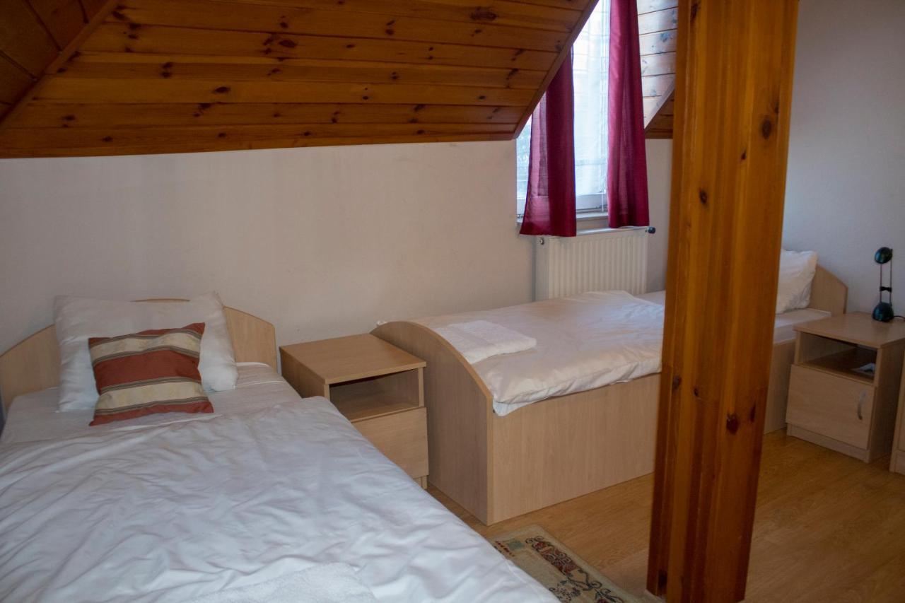 Bed and Breakfast Gilde étterem és panzió Pilisvörösvár Esterno foto
