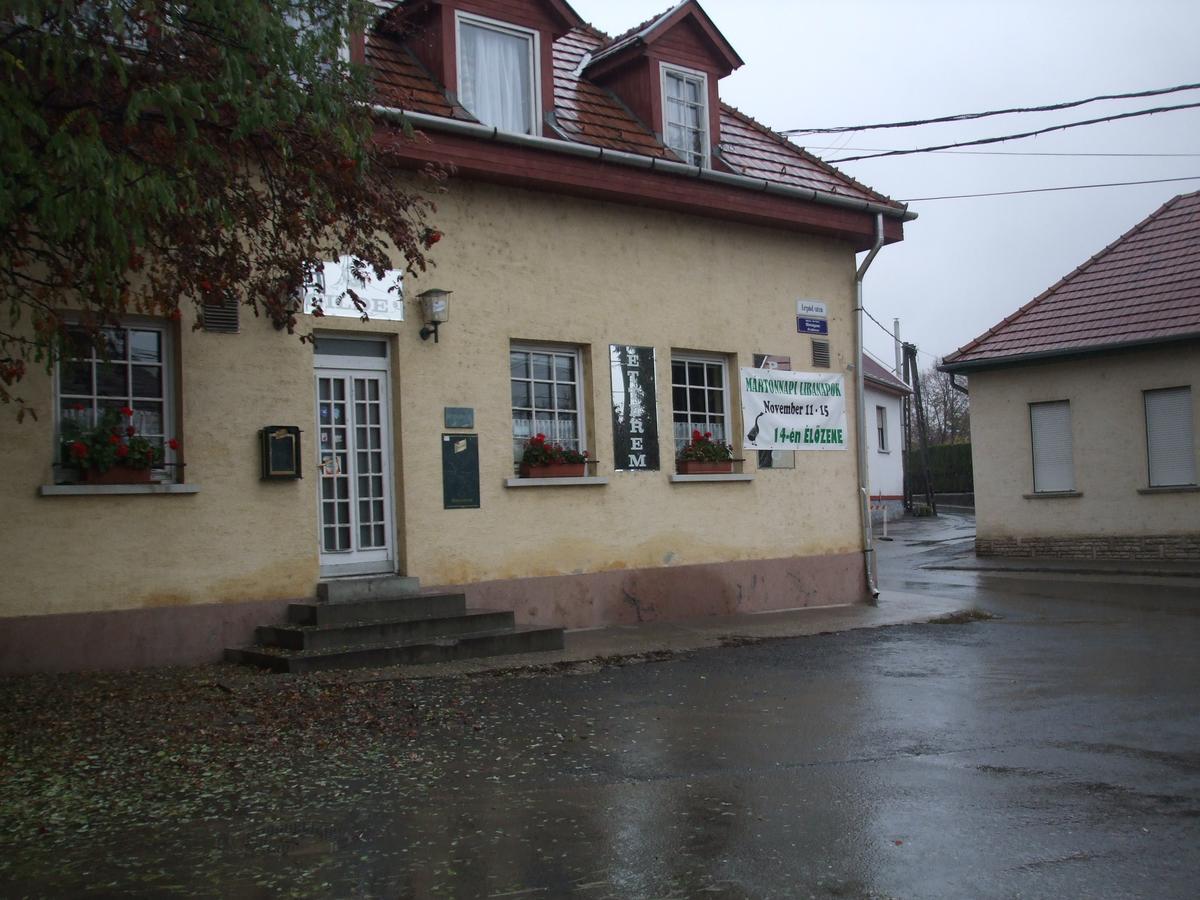 Bed and Breakfast Gilde étterem és panzió Pilisvörösvár Esterno foto
