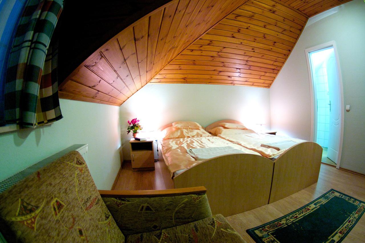 Bed and Breakfast Gilde étterem és panzió Pilisvörösvár Esterno foto